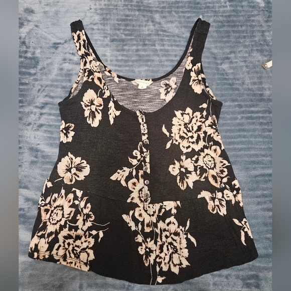 Aeropostale Tops - Aeropostale floral tank top!